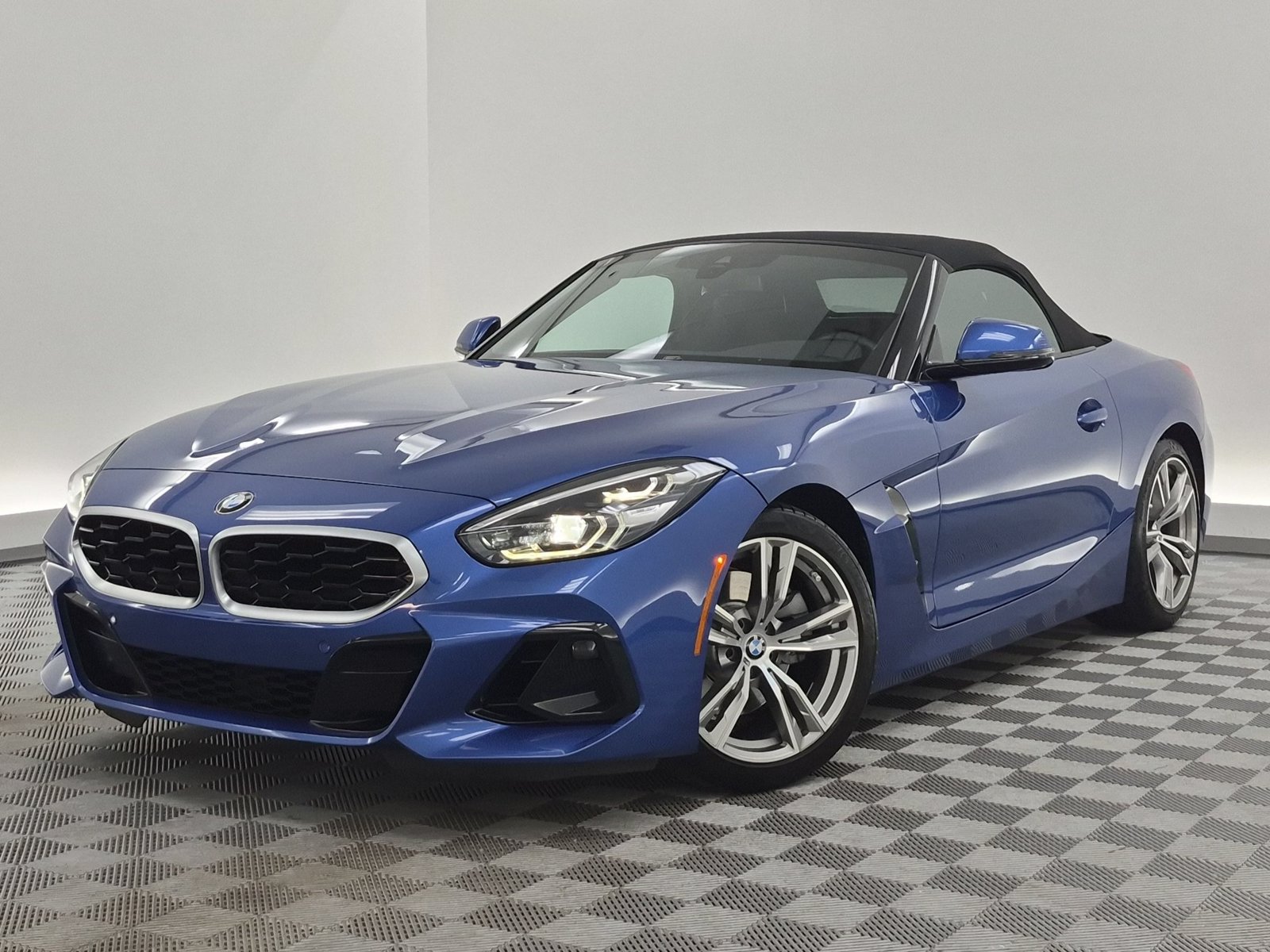 Used 2023 BMW Z4 sDrive30i w/ Driving Assistance Package RWD image 1