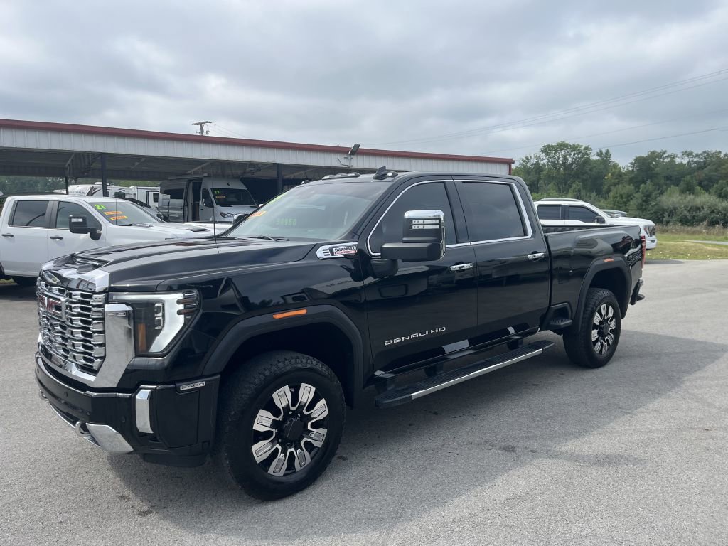 Used 2025 GMC Sierra 2500 Denali image 1