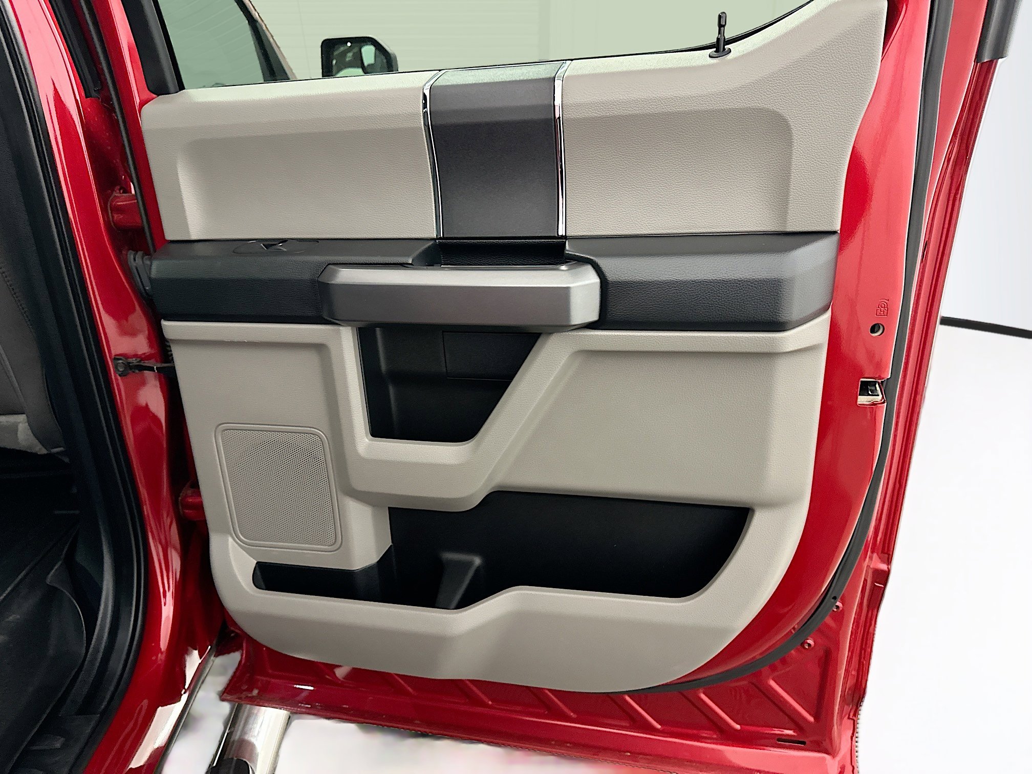 Used 2020 Ford F150 XLT image 31