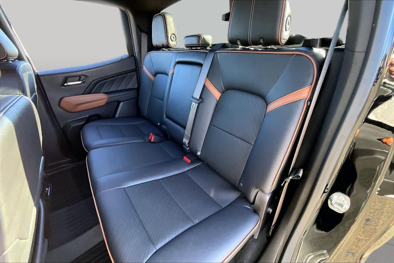 Used 2024 GMC Canyon AT4 w/ AT4 Premium Package AWD/4WD image 20