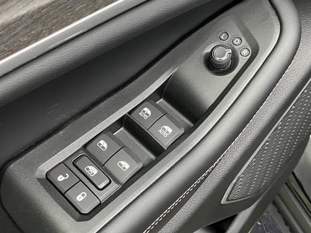 New 2025 Jeep Grand Cherokee Limited w/ Luxury Tech Group II image 32