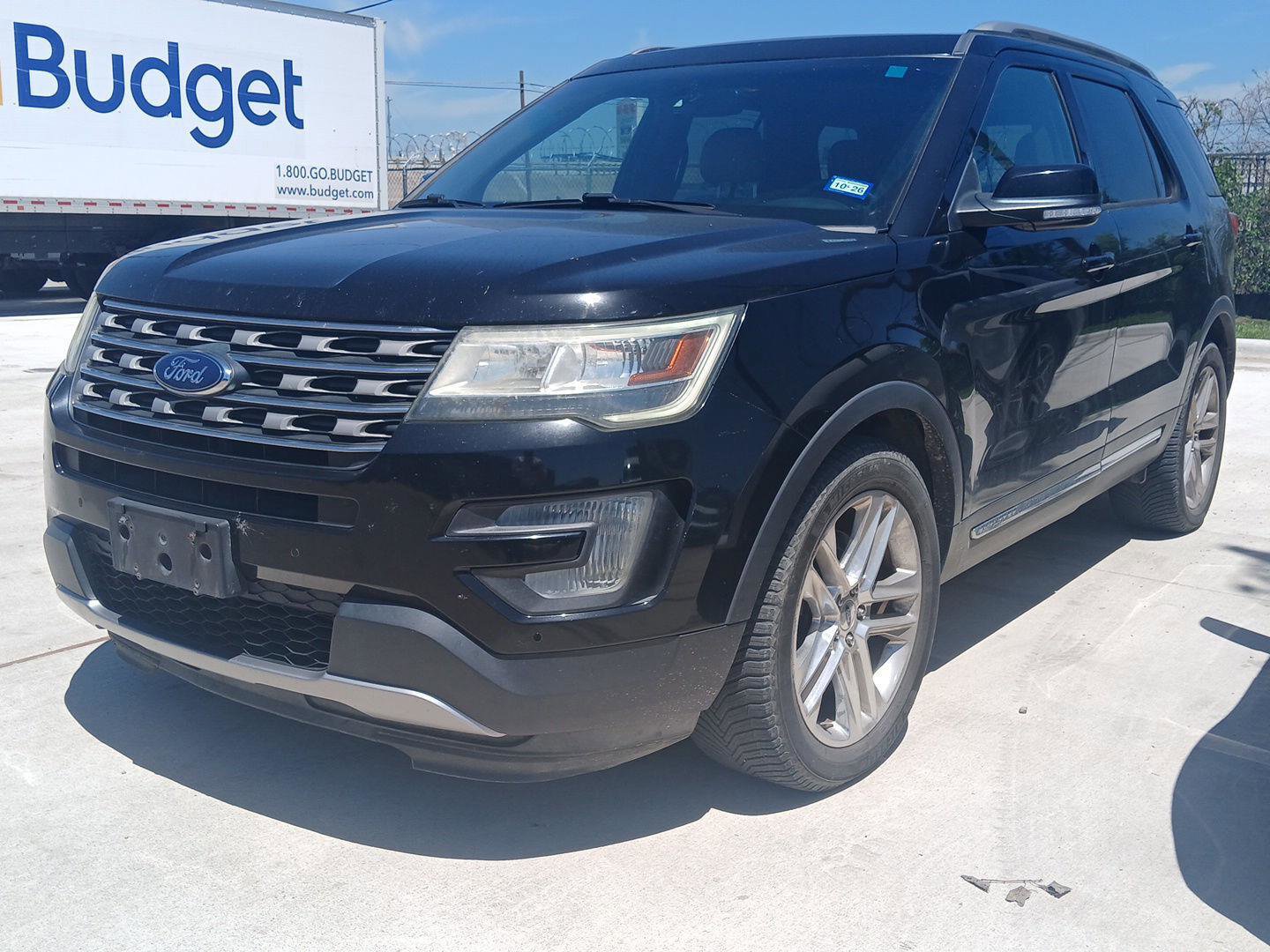 Used 2017 Ford Explorer XLT w/ Equipment Group 202A FWD image 1