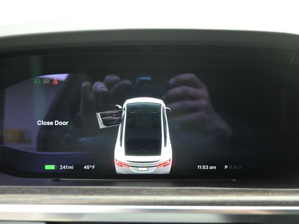 Used 2022 Tesla Model X image 16