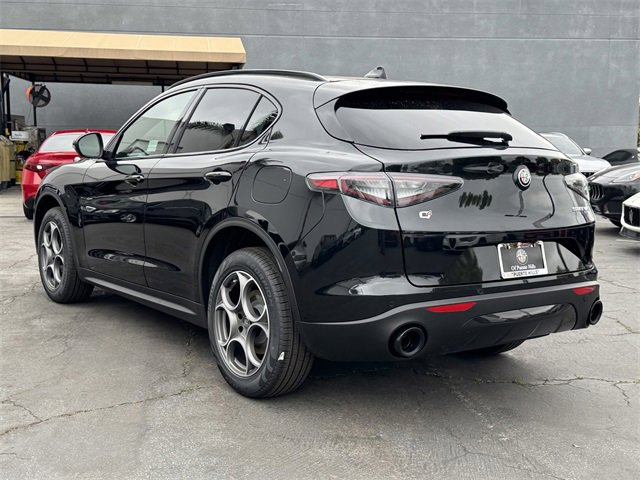 New 2025 Alfa Romeo Stelvio Sprint image 4