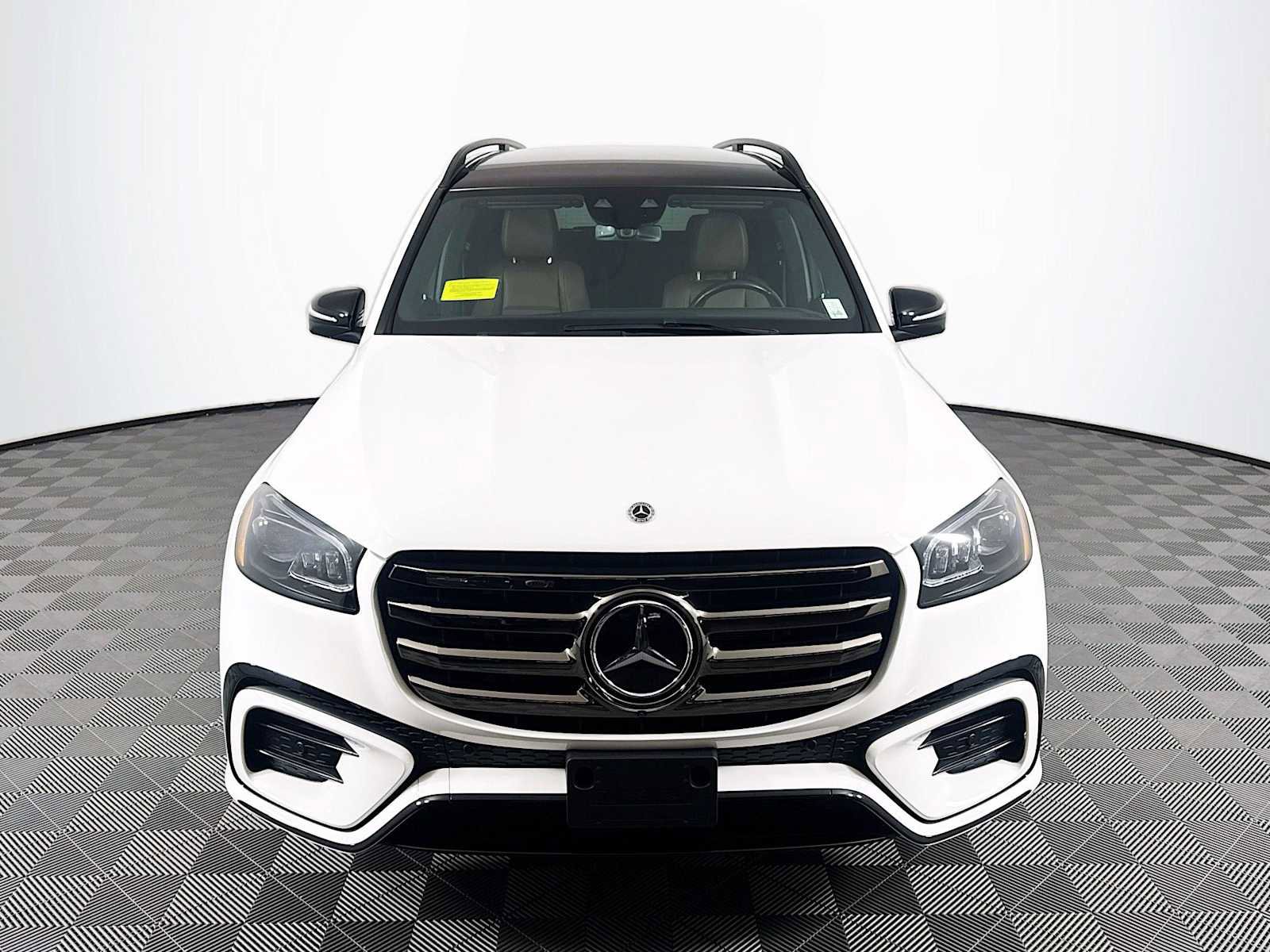 Used 2024 Mercedes-Benz GLS 450 4MATIC image 2
