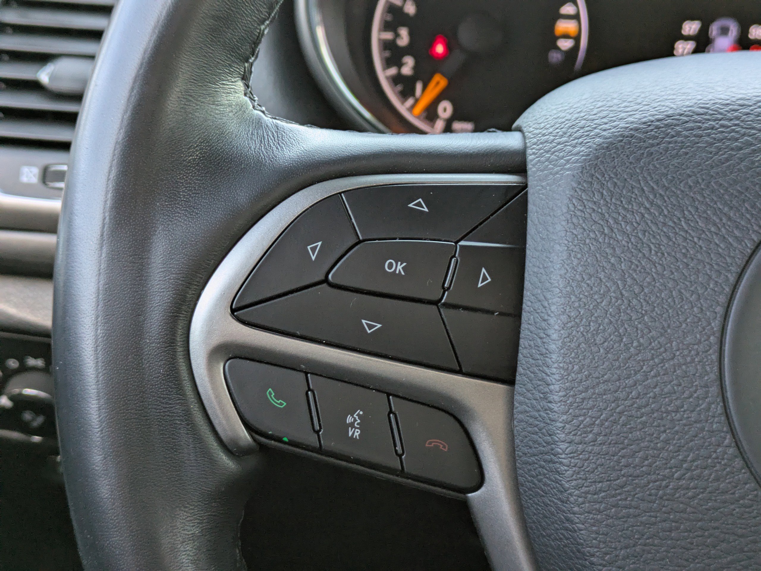 Used 2019 Jeep Grand Cherokee Altitude image 27