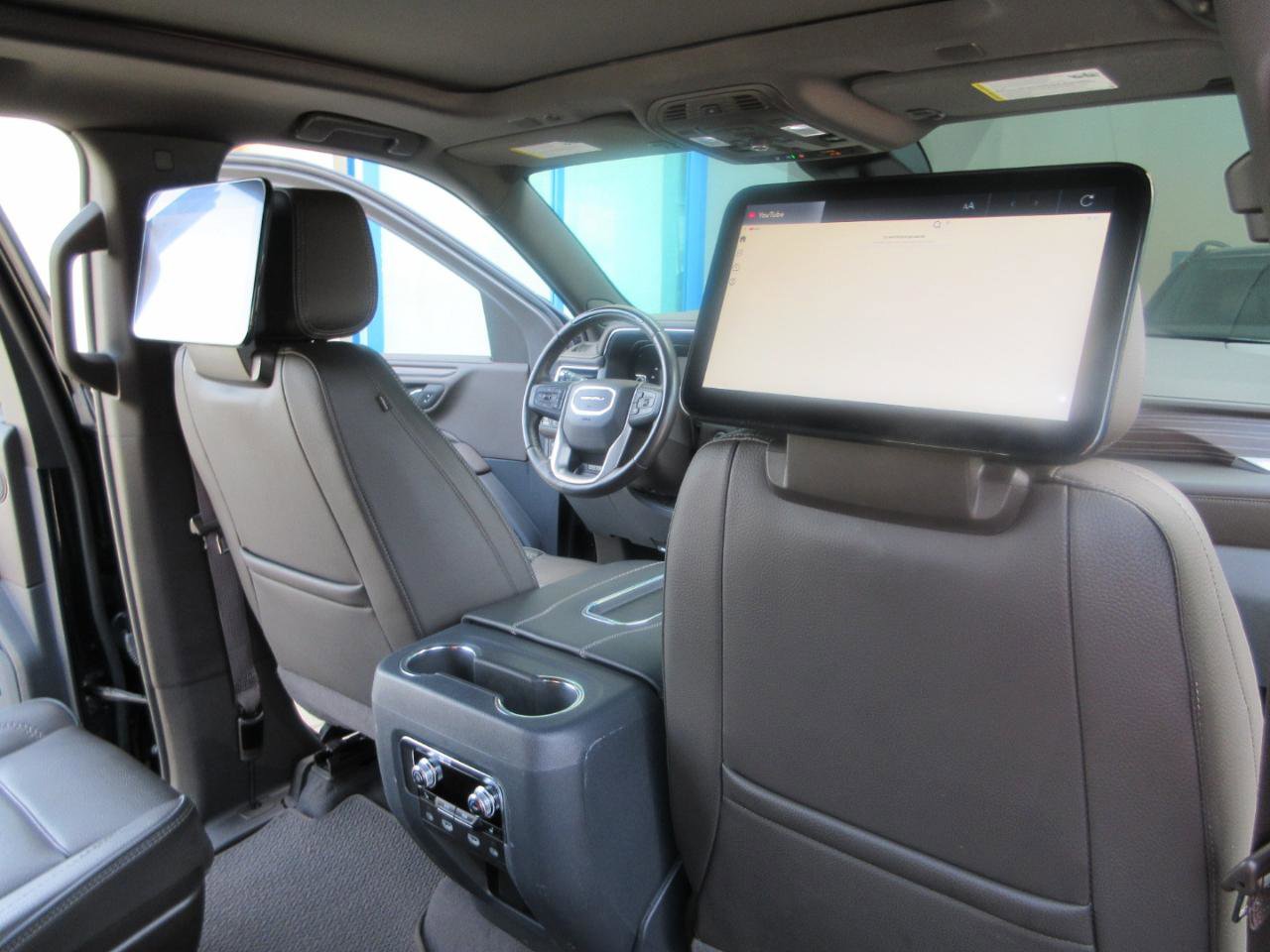 Used 2024 GMC Yukon Denali w/ Advanced Technology Package image 37