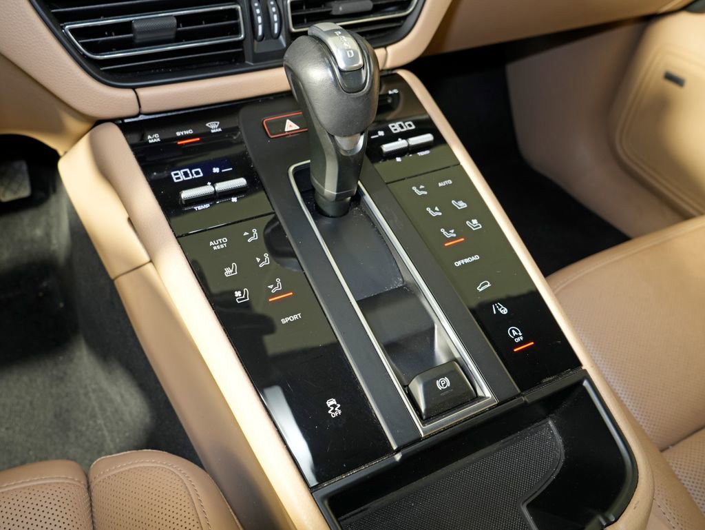 Certified 2024 Porsche Macan image 33