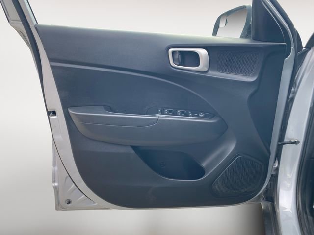 Used 2020 Hyundai Venue SEL image 16