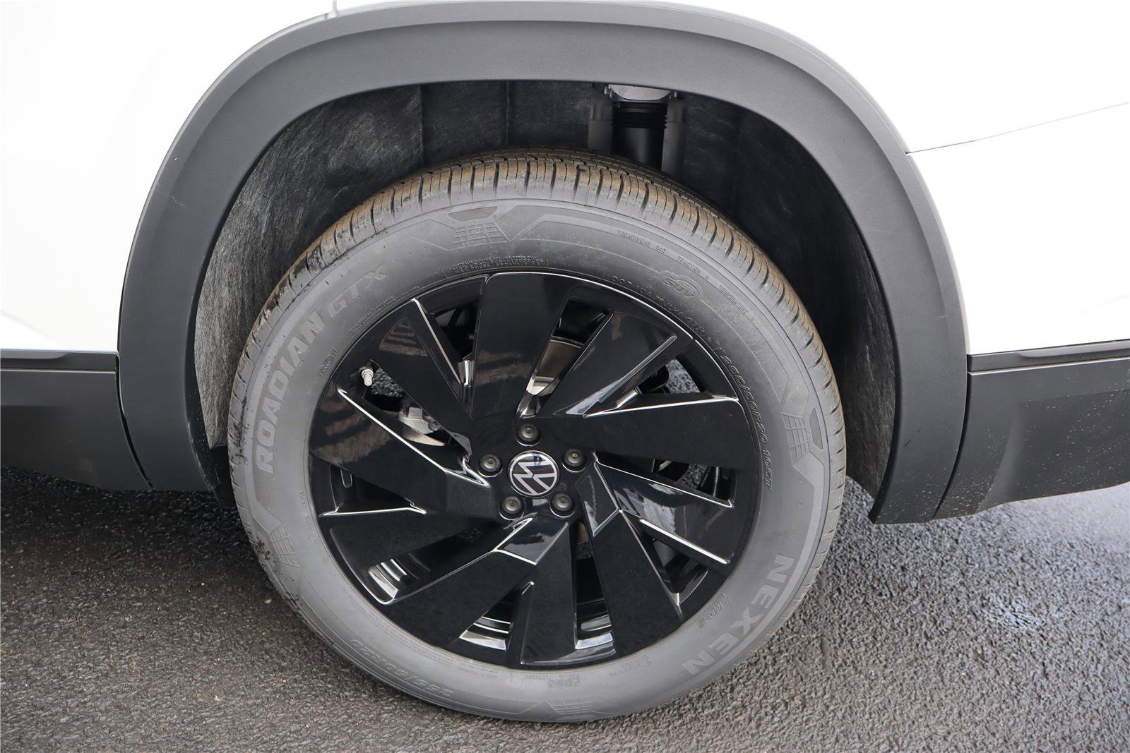 New 2026 Volkswagen Atlas SE image 10