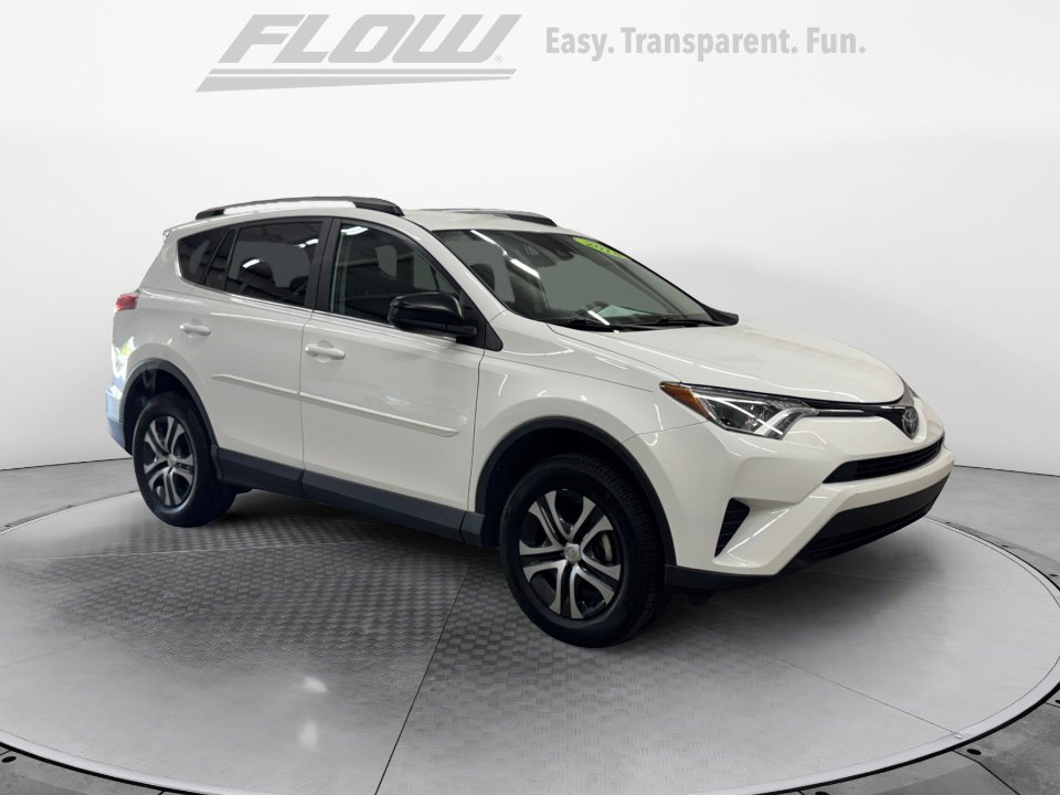 Used 2018 Toyota RAV4 LE image 1