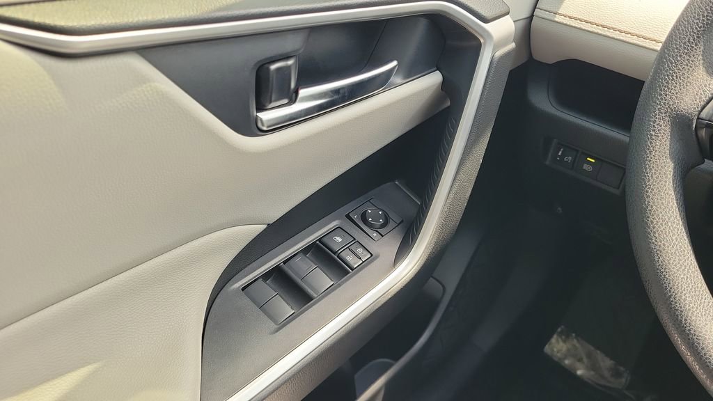 Used 2020 Toyota RAV4 XLE AWD/4WD image 19