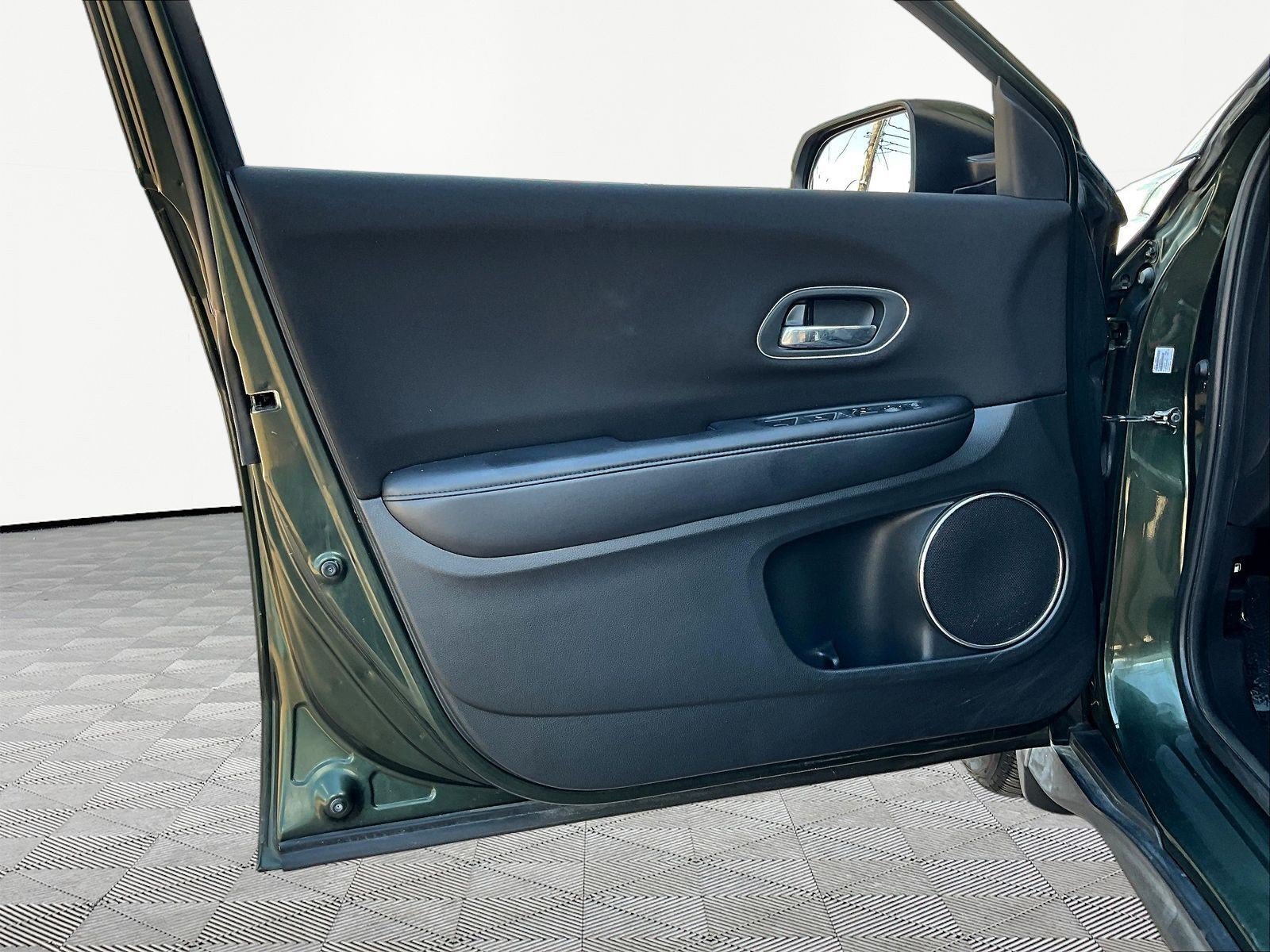 Used 2016 Honda HR-V EX image 19