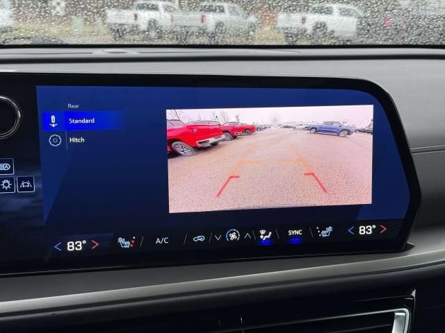 Used 2025 Chevrolet Traverse LT image 26