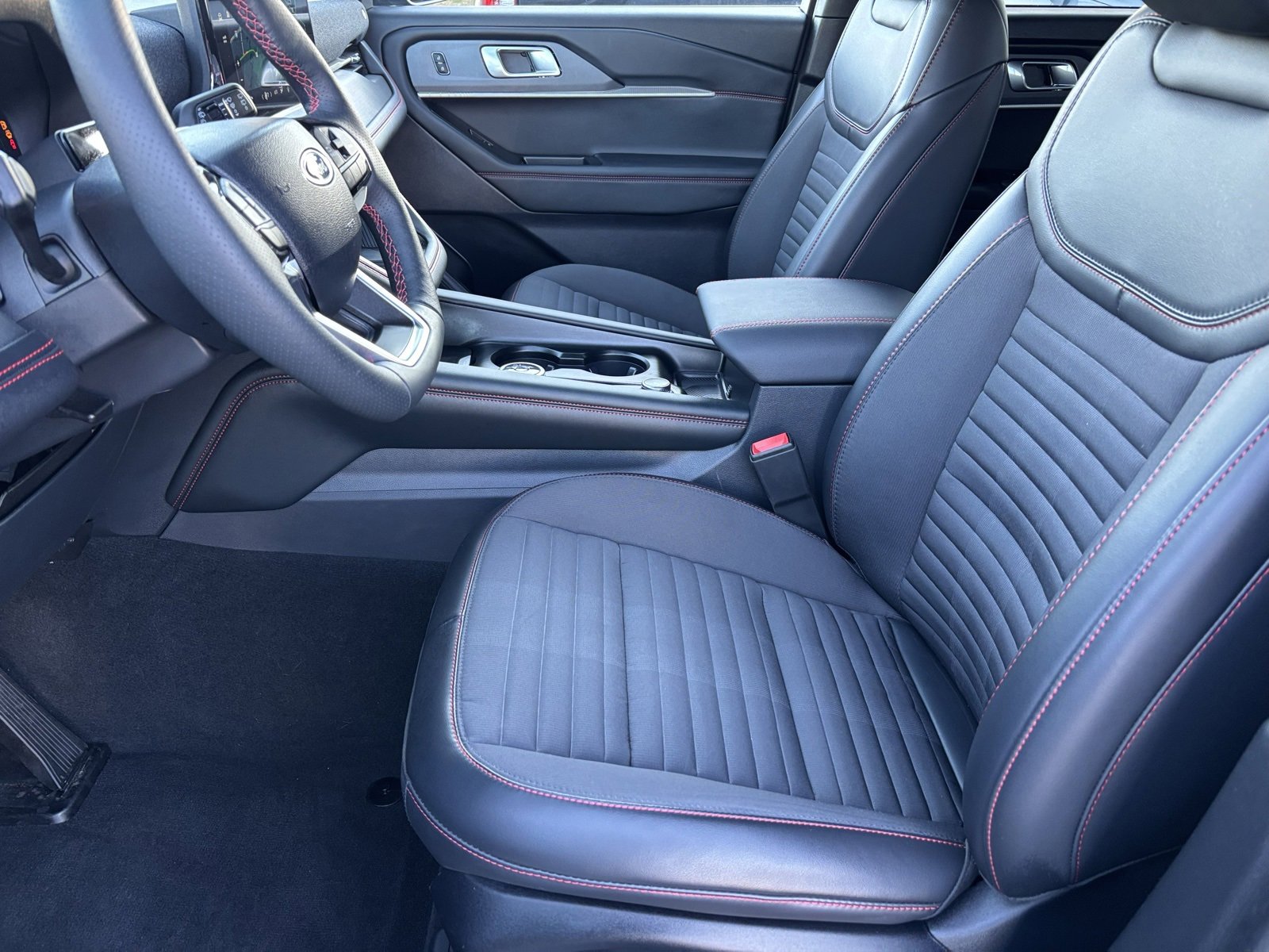 Used 2025 Ford Explorer ST-Line w/ Premium Package image 18