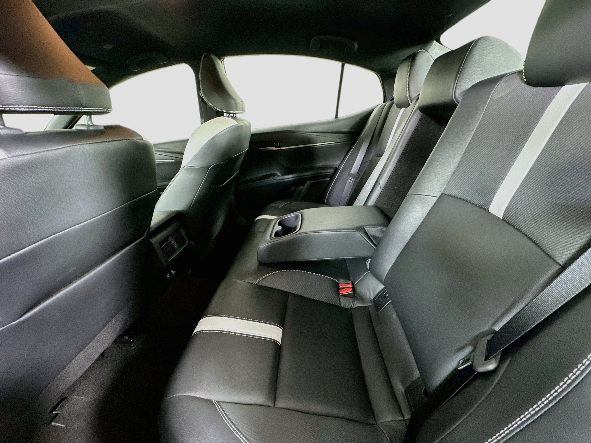 Used 2025 Toyota Camry SE FWD image 26