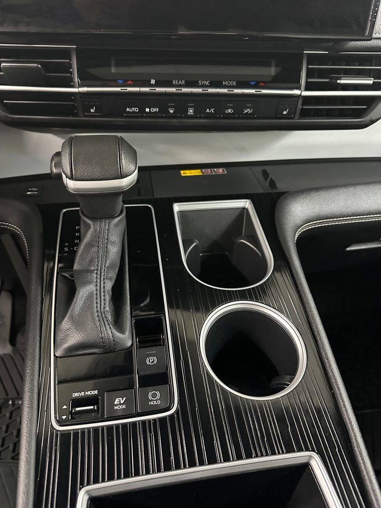 Used 2025 Toyota Sienna XSE image 18