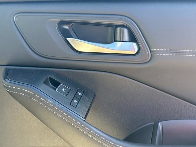 Used 2025 Nissan Rogue SL w/ Tech Package image 21