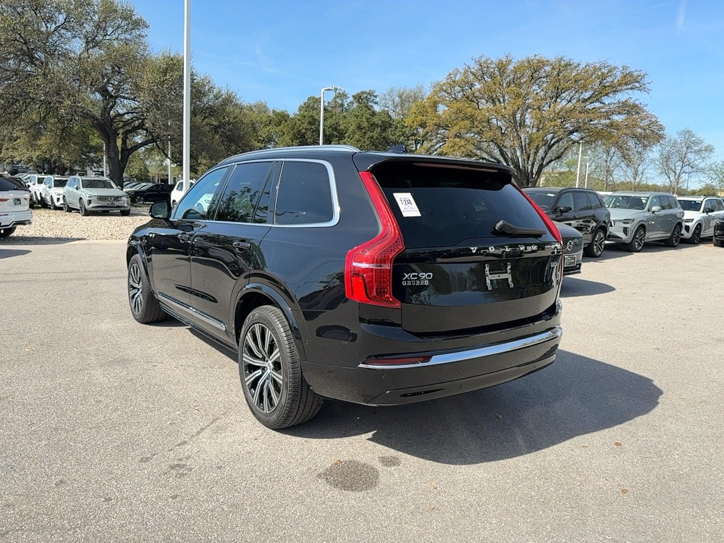 Used 2023 Volvo XC90 B5 Plus w/ Protection Package AWD/4WD image 4