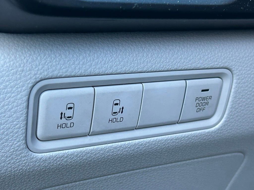 Used 2024 Kia Carnival LX image 72