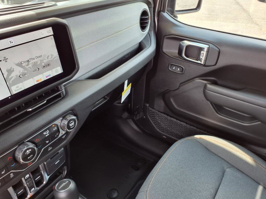 New 2025 Jeep Gladiator Sport image 18