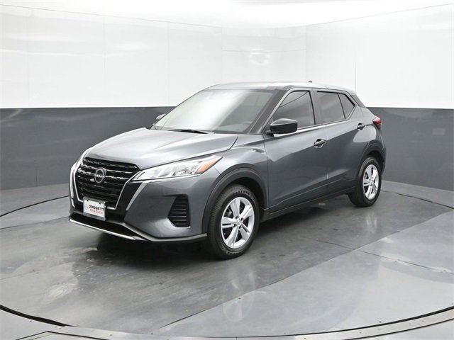 New 2025 Nissan Kicks Play S