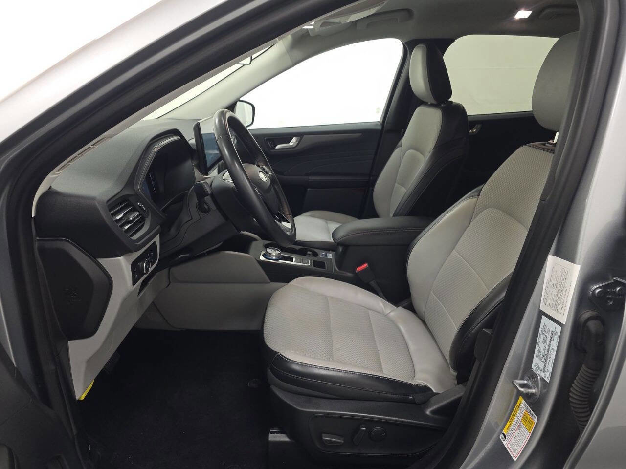 Used 2023 Ford Escape SE image 7