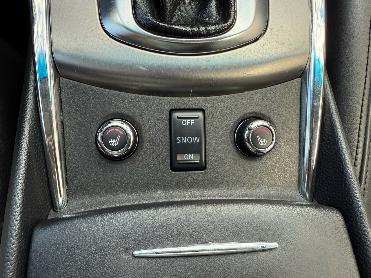 Used 2015 INFINITI Q40 AWD w/ Moonroof Package image 18