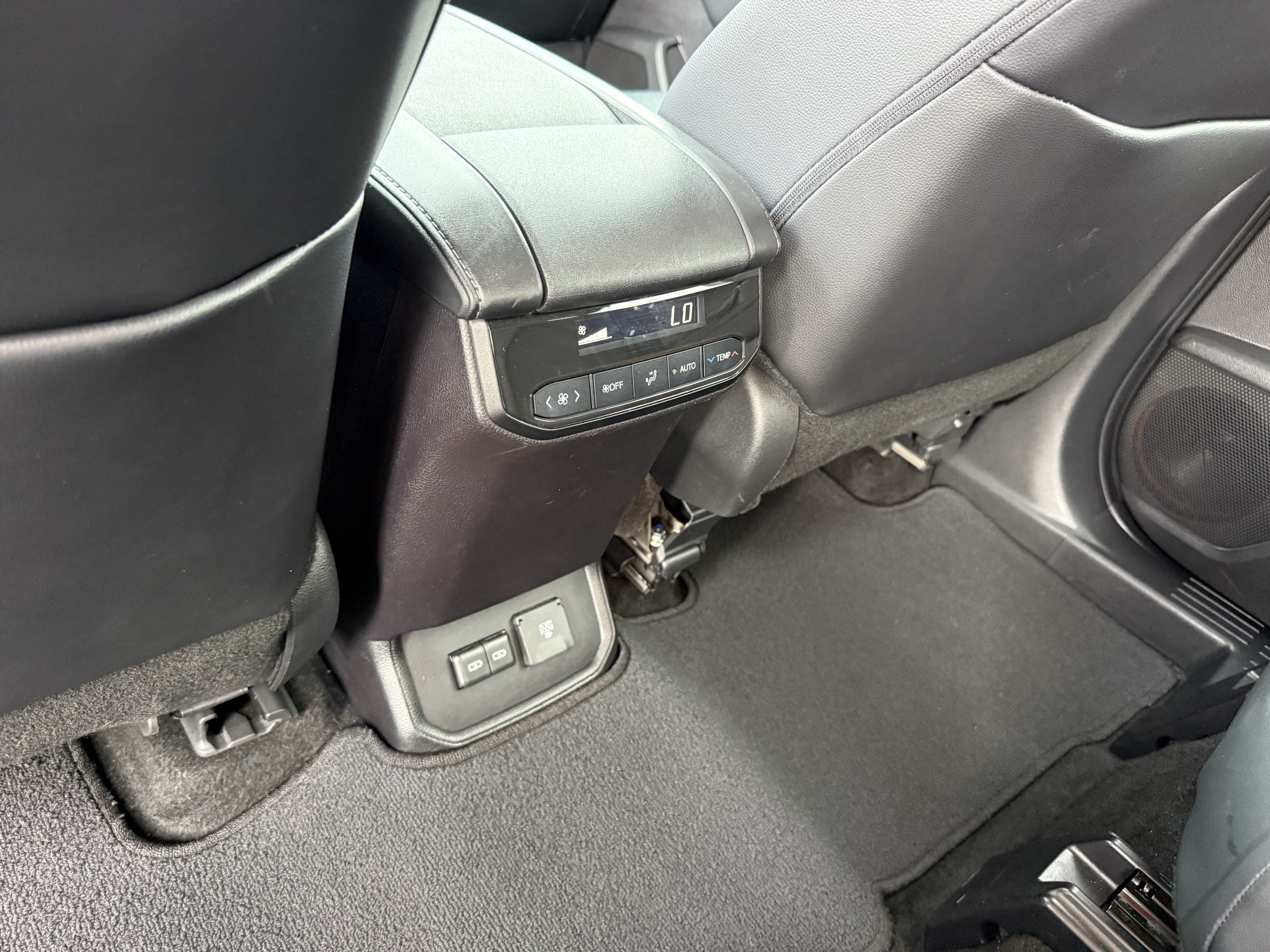 Used 2024 Toyota Highlander Limited AWD/4WD image 14