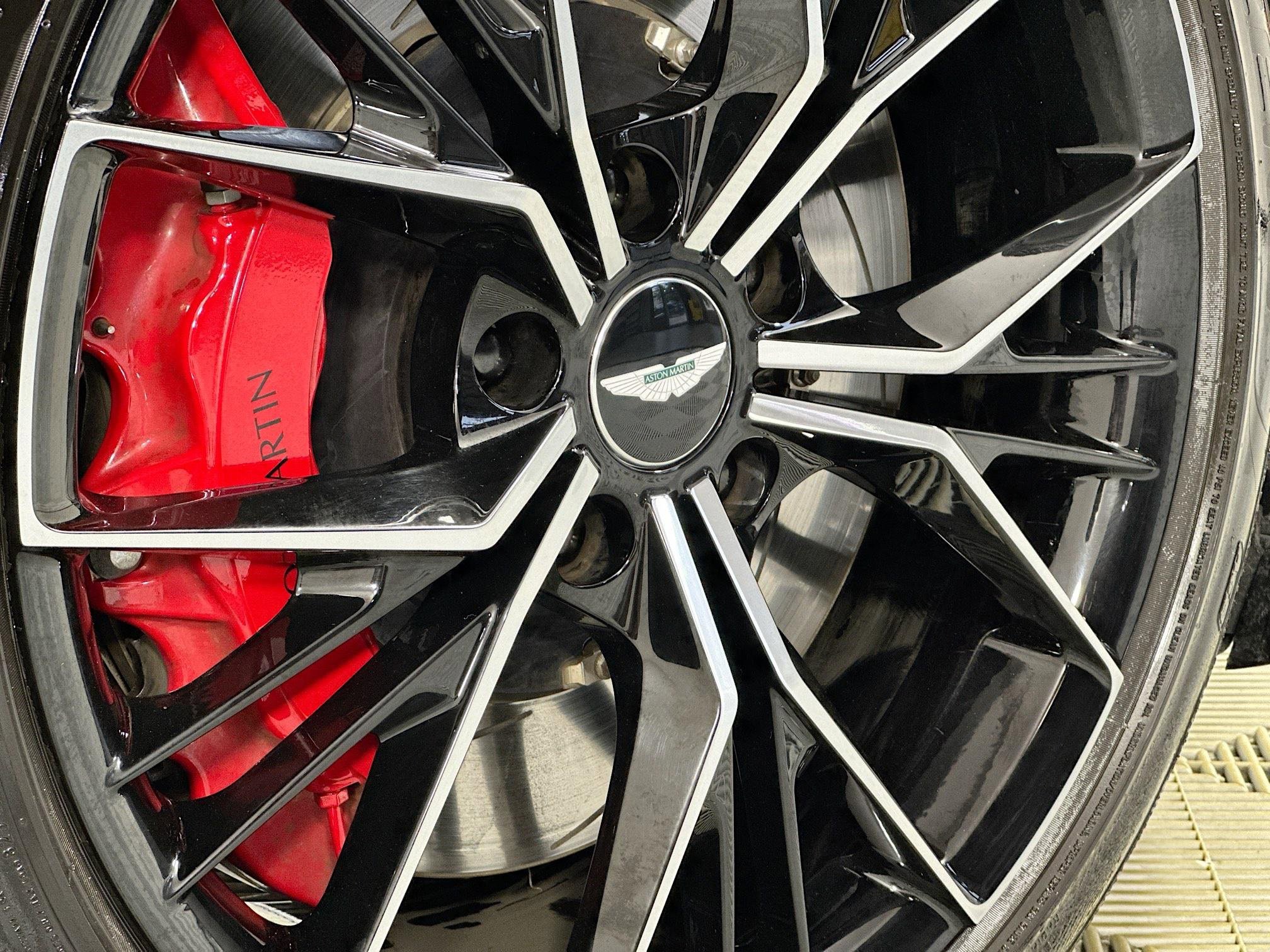 Used 2022 Aston Martin V8 Vantage Roadster image 30