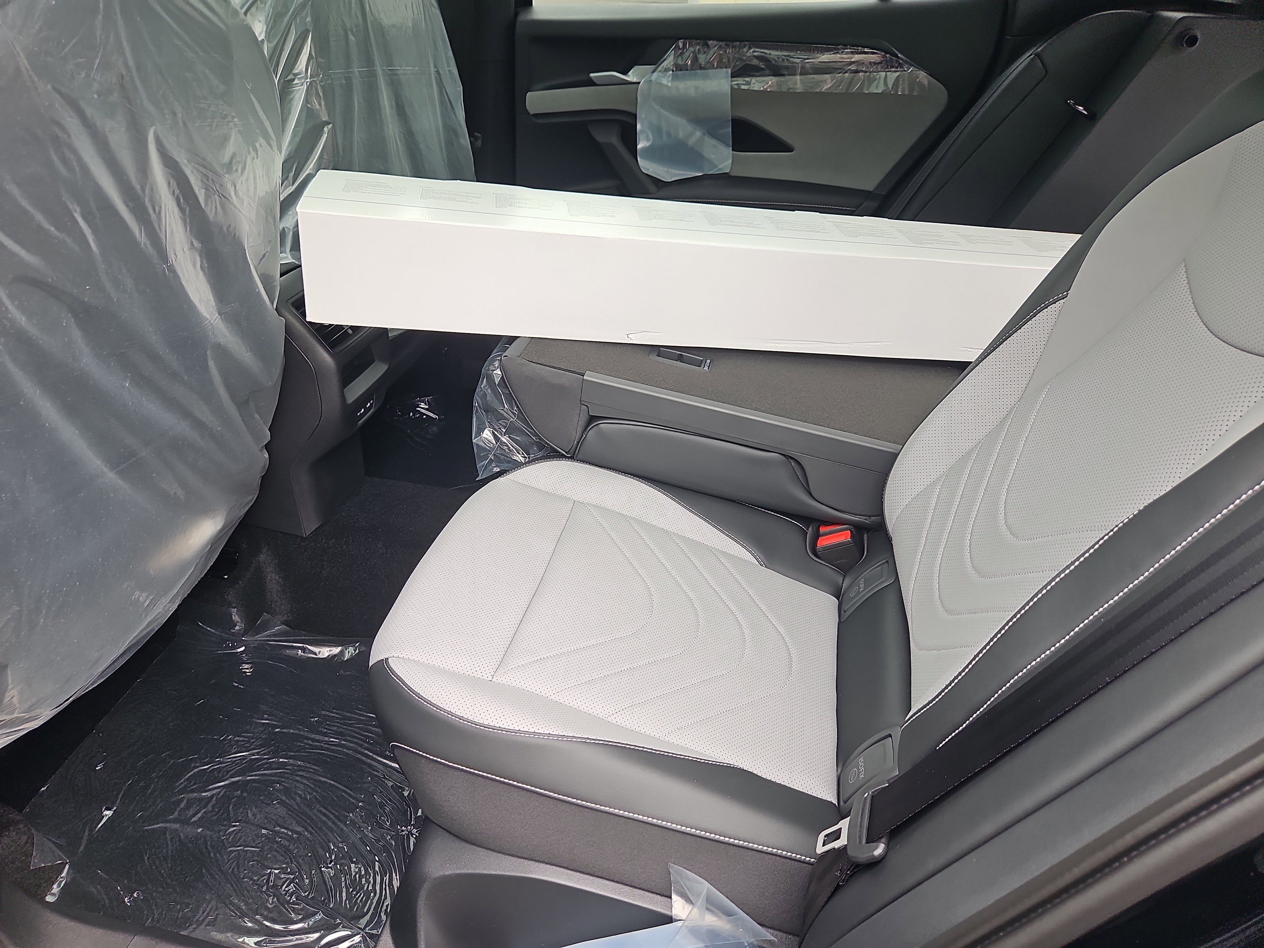 New 2025 Volkswagen Tiguan SE R-Line image 19