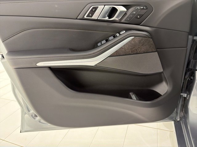 Used 2024 BMW X7 xDrive40i image 10