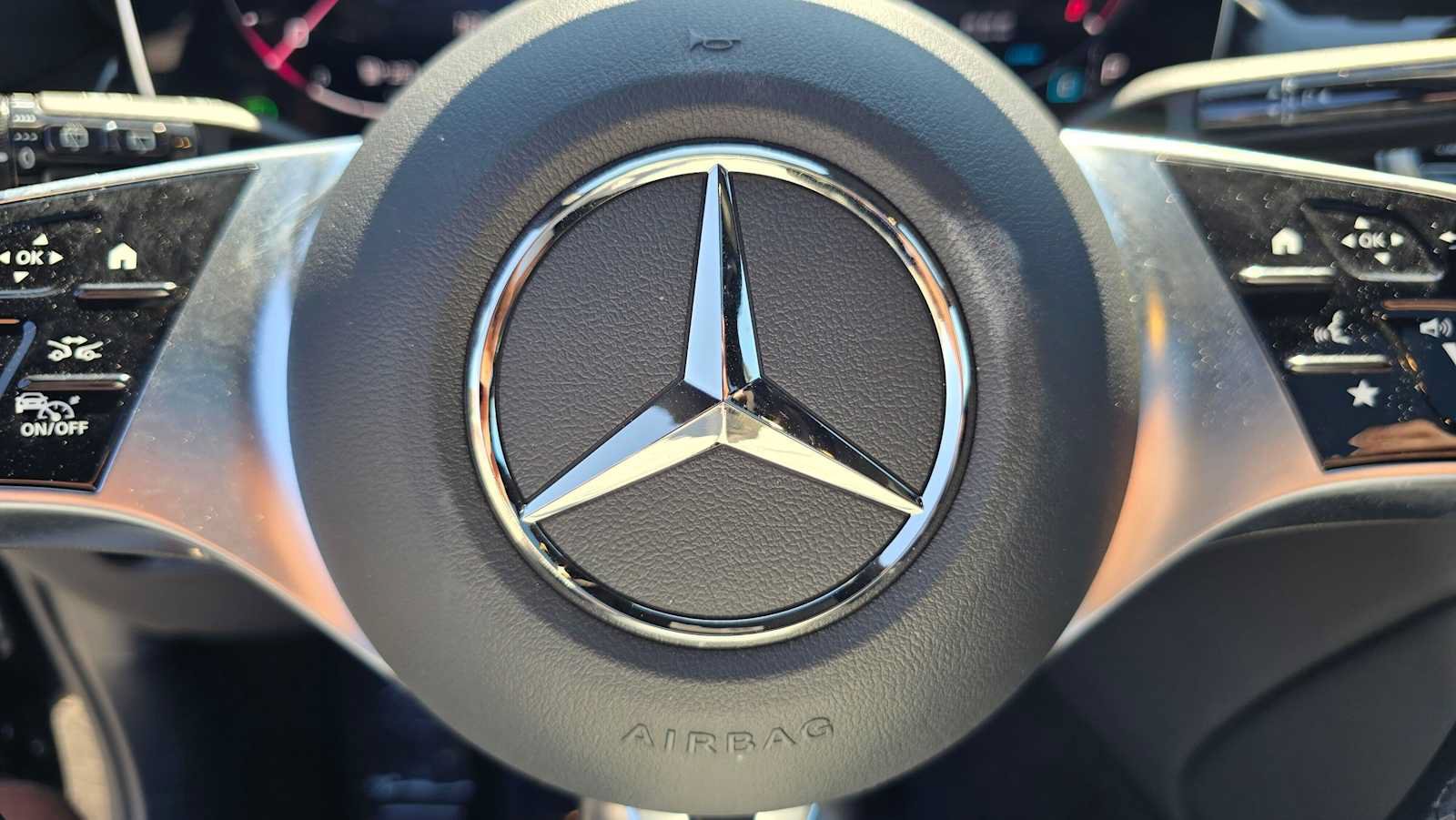 Used 2025 Mercedes-Benz GLC 300 4MATIC image 25