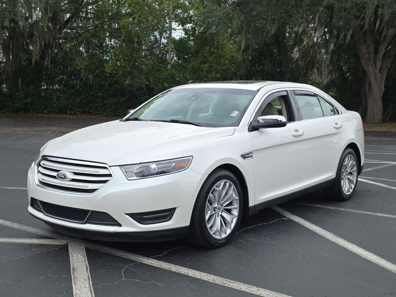 Certified 2019 Ford Taurus Limited FWD image 12
