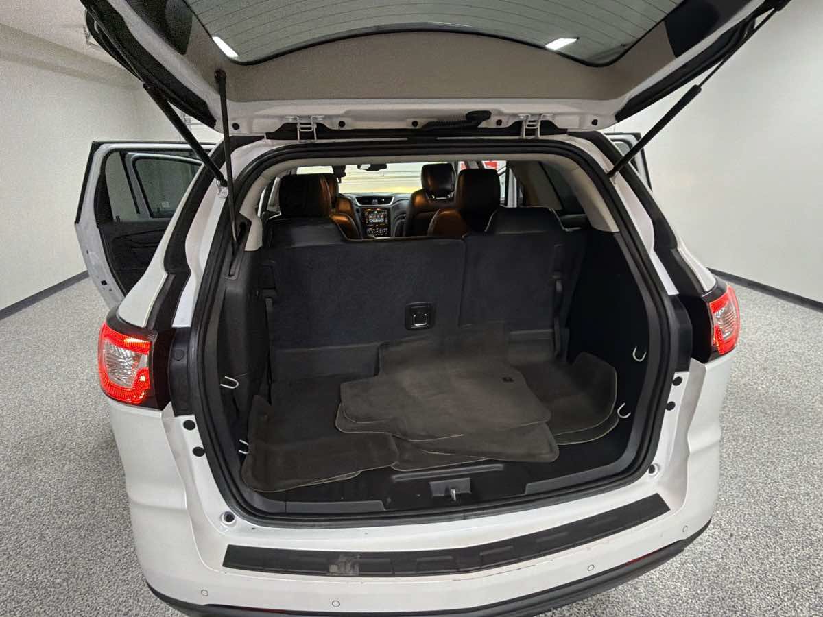 Used 2017 Chevrolet Traverse LT FWD image 23
