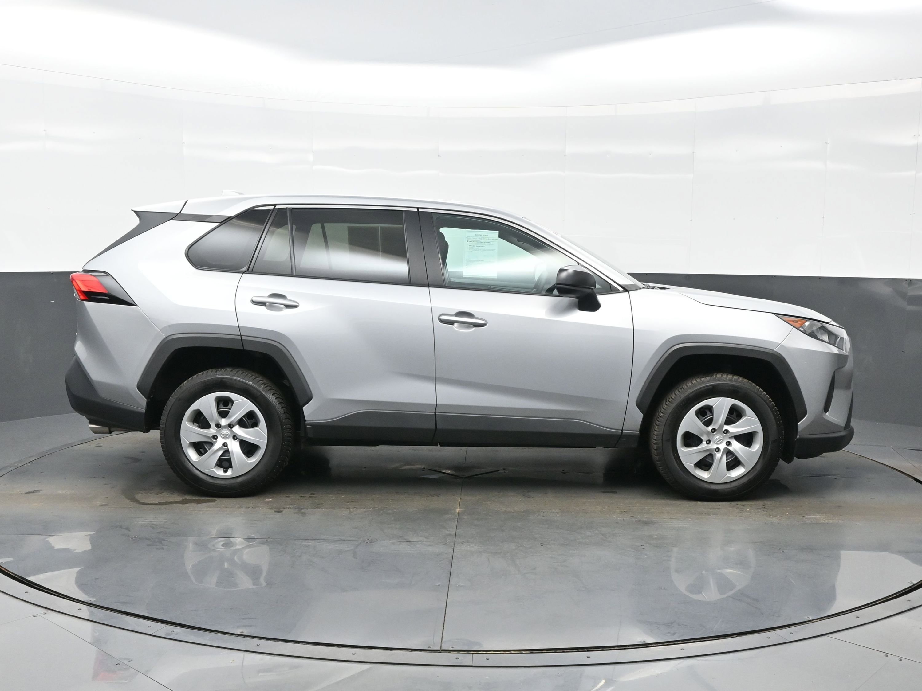 Used 2022 Toyota RAV4 LE AWD/4WD image 7