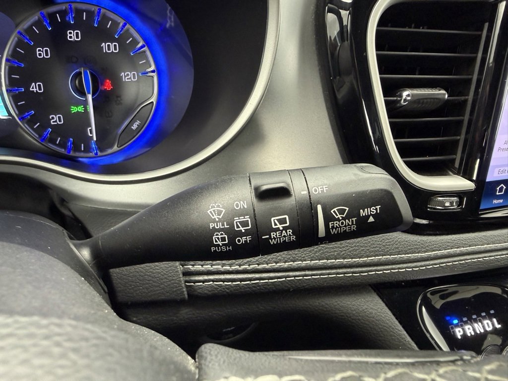 Used 2023 Chrysler Pacifica Touring image 24