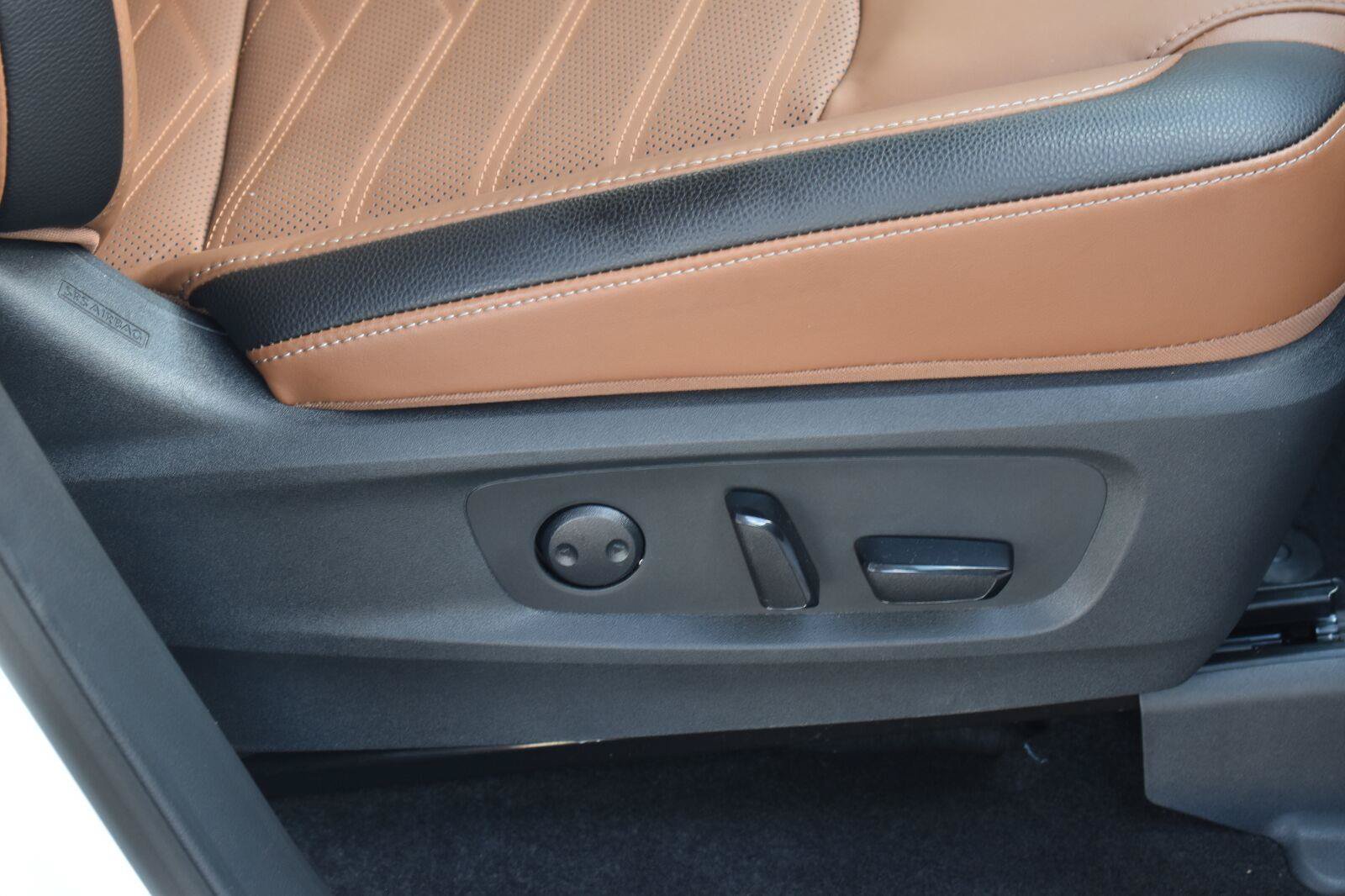 Used 2025 Nissan Pathfinder Platinum w/ Cargo Package FWD image 80