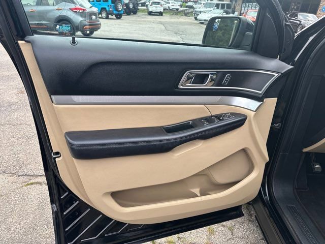 Used 2017 Ford Explorer XLT w/ Equipment Group 202A image 21