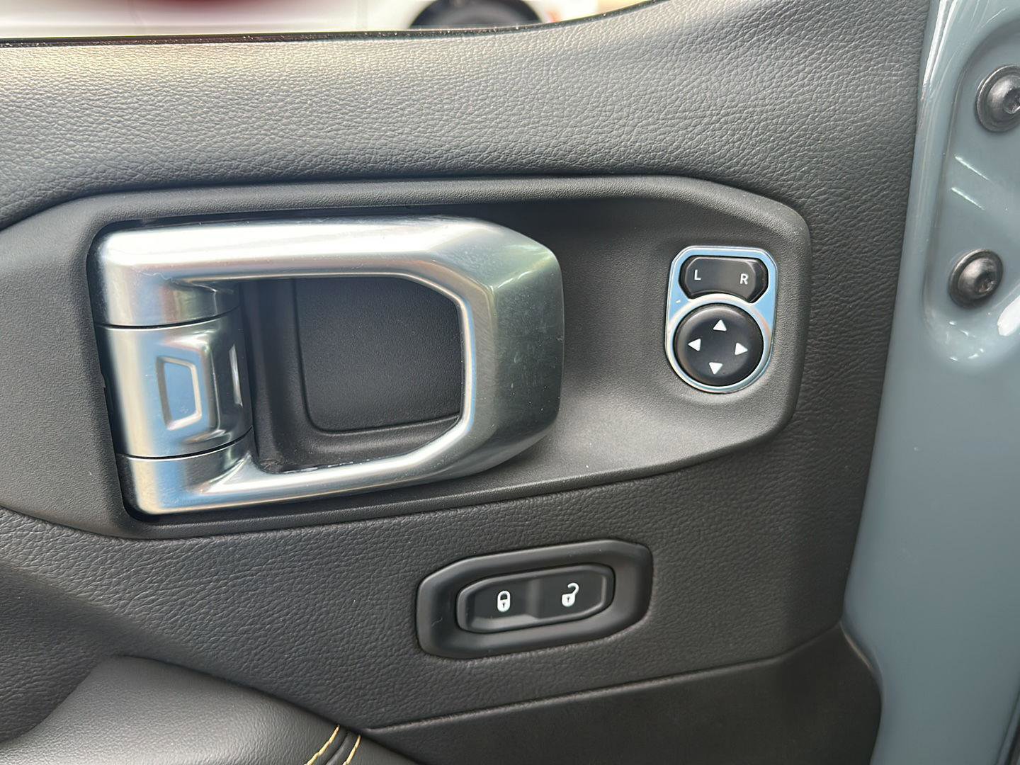 Used 2024 Jeep Wrangler Sahara image 10