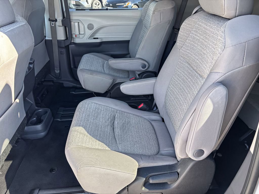 Used 2023 Toyota Sienna LE image 40