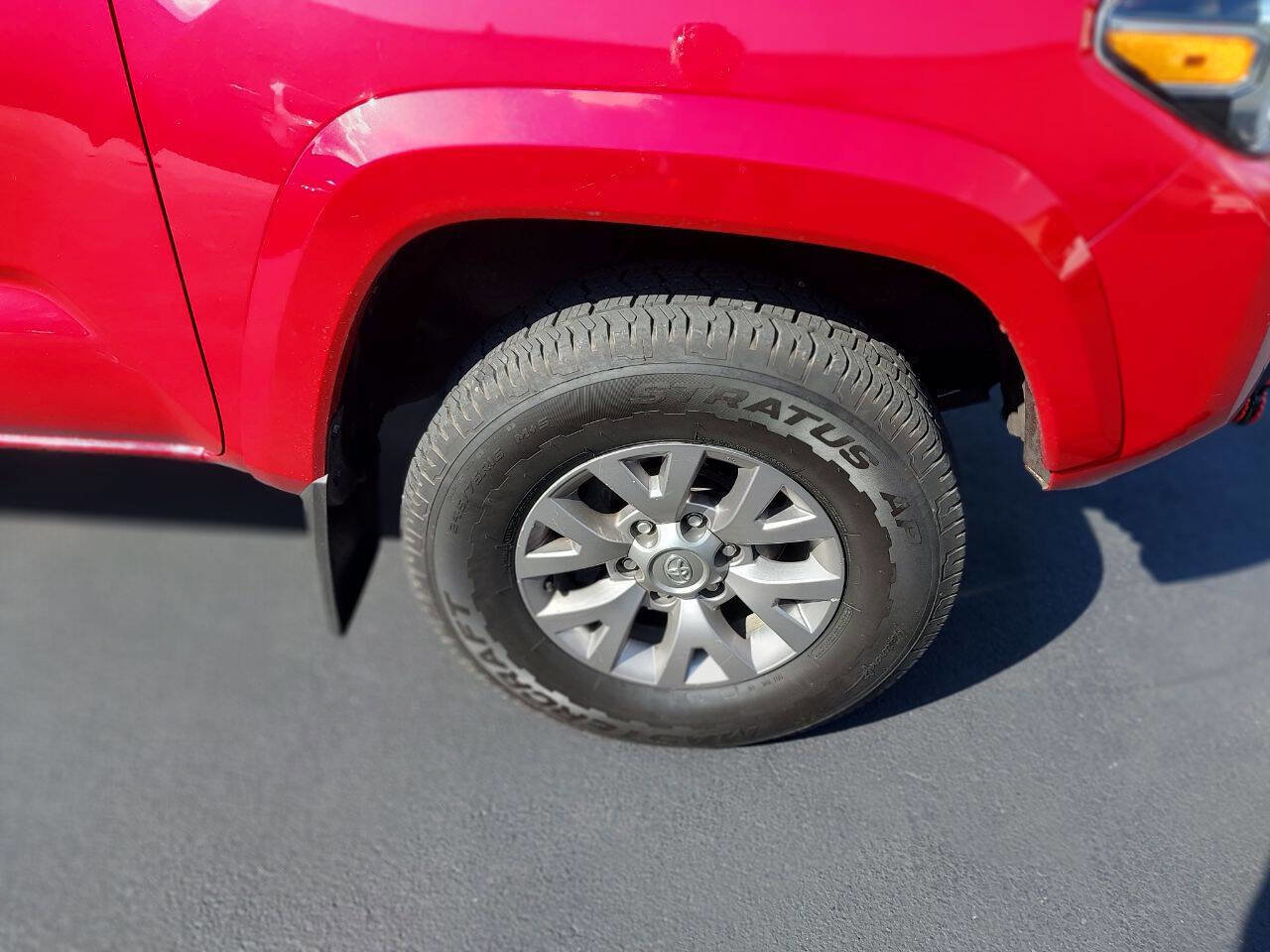 Used 2017 Toyota Tacoma TRD Off-Road image 4