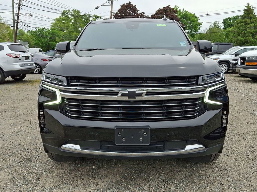 Used 2024 Chevrolet Suburban LT w/ Luxury Package AWD/4WD image 2