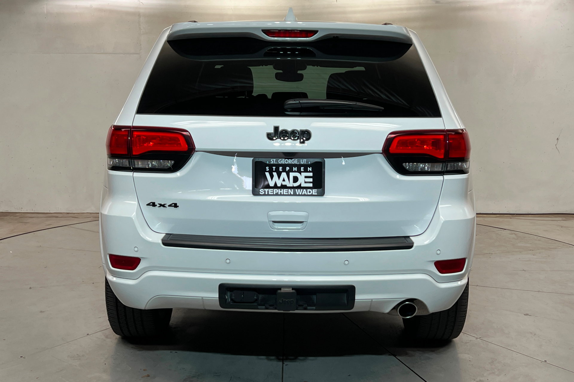 Certified 2022 Jeep Grand Cherokee Laredo X AWD/4WD image 4