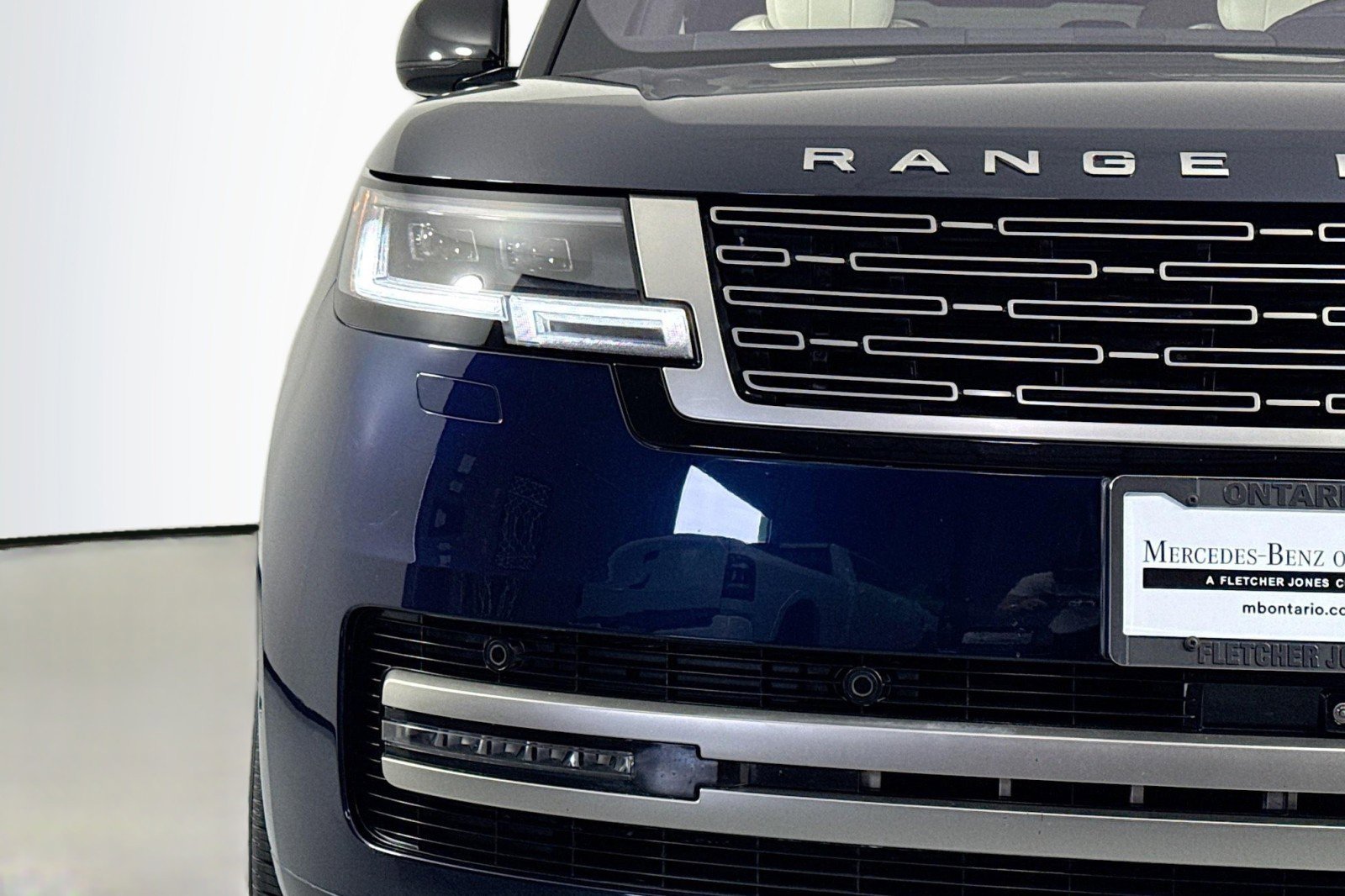 Used 2023 Land Rover Range Rover Long Wheelbase SE image 14