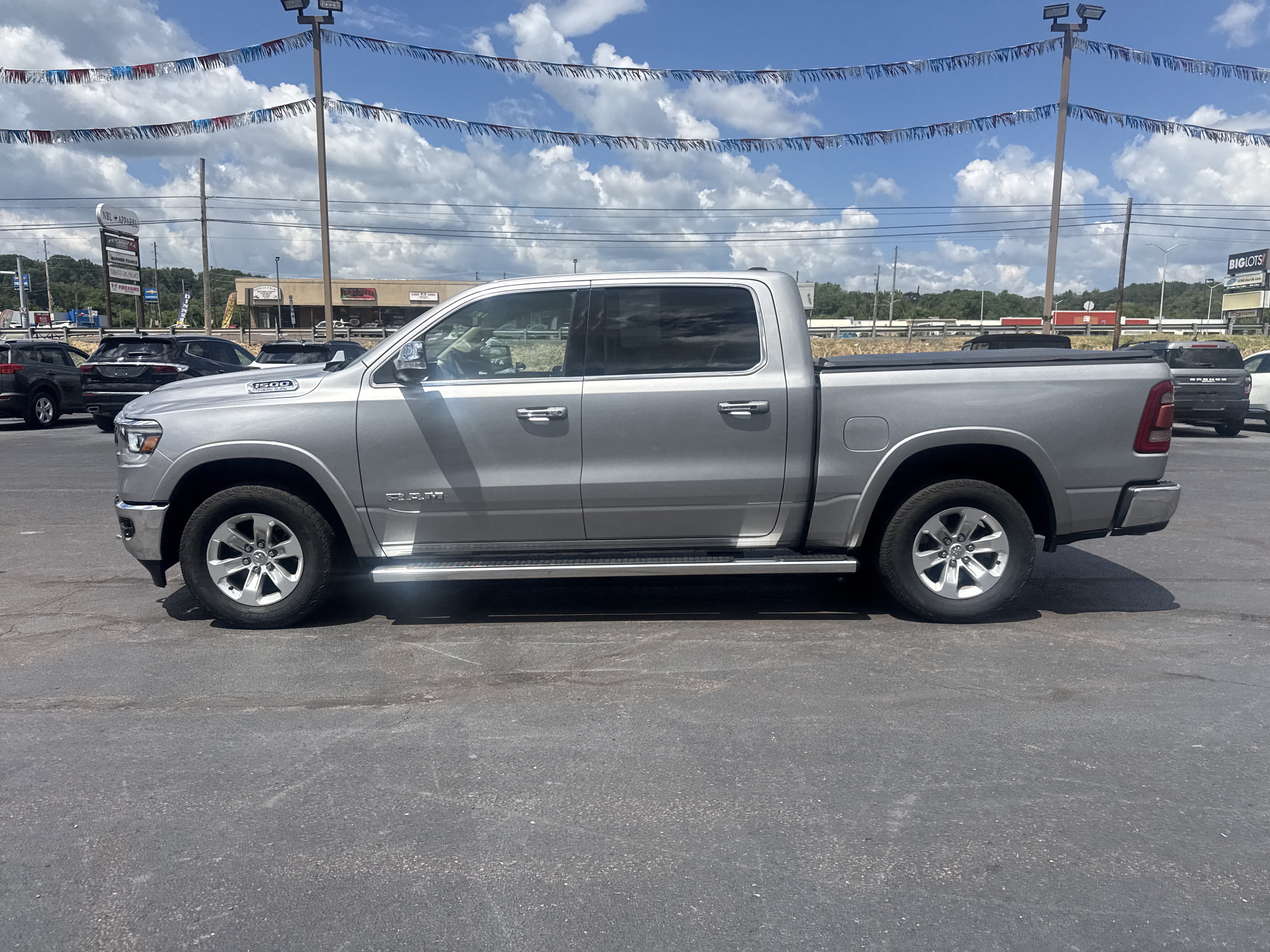 Used 2019 RAM 1500 Laramie AWD/4WD image 17
