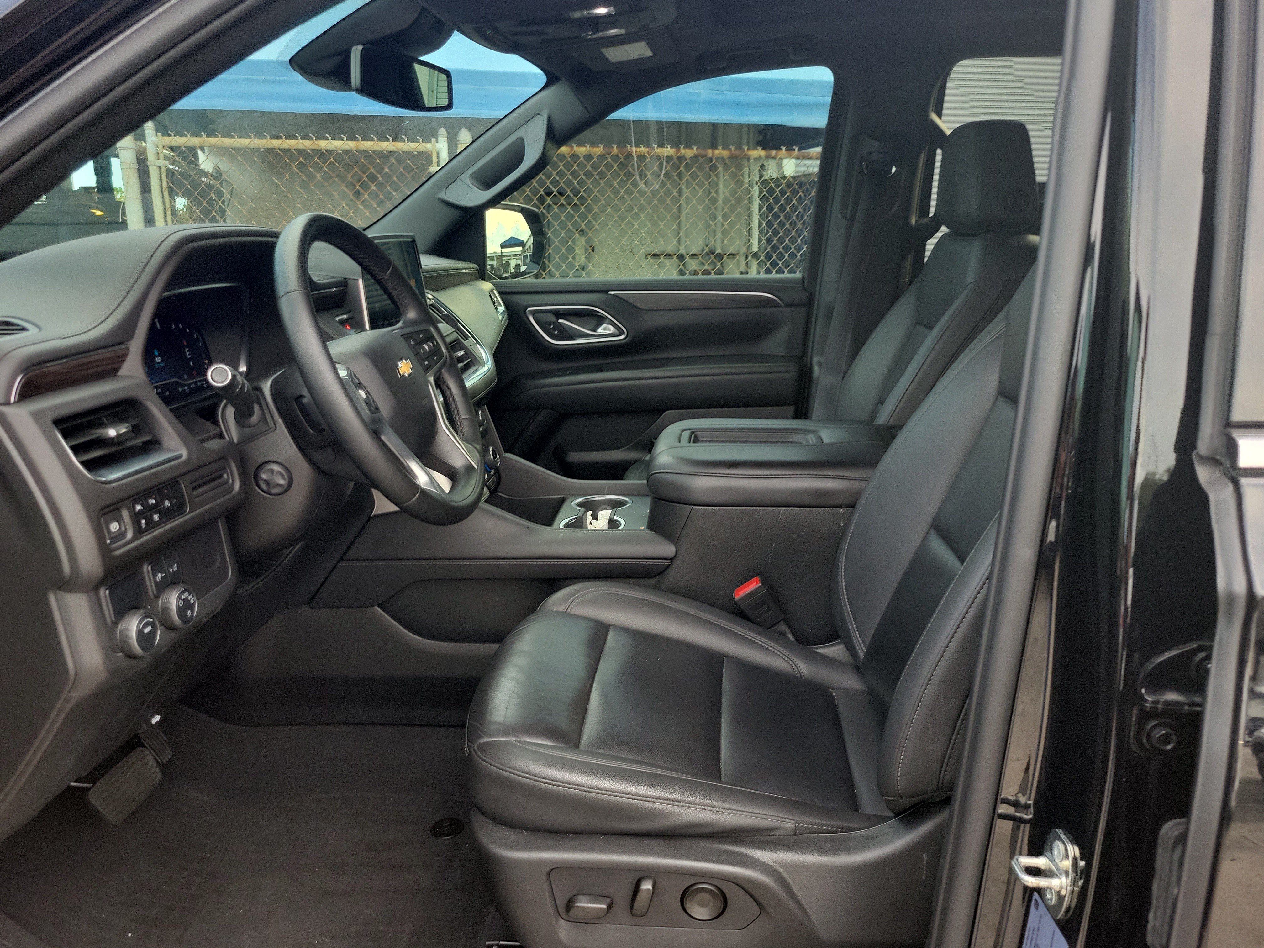 Used 2024 Chevrolet Tahoe LT w/ Luxury Package RWD image 13