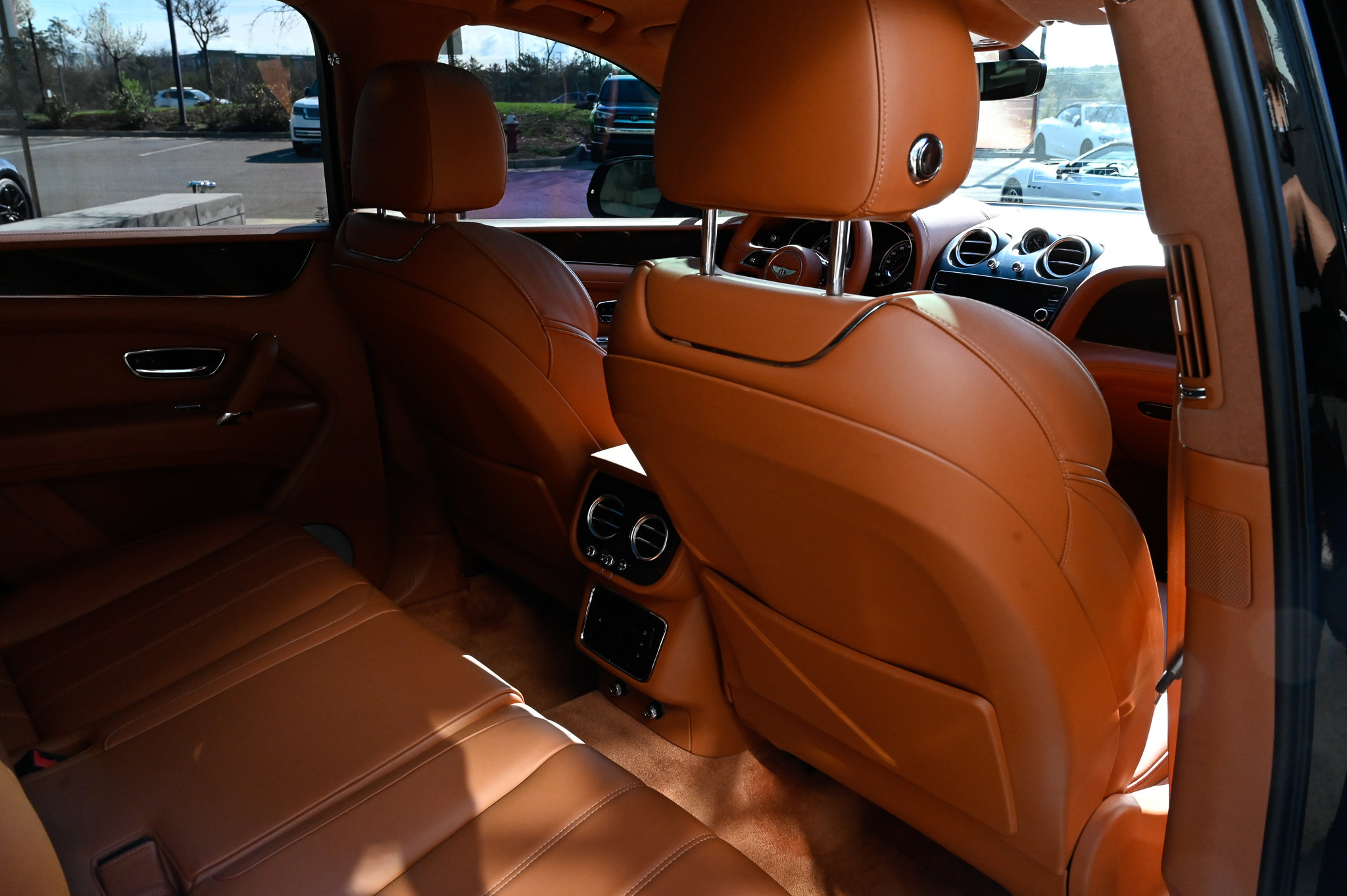 Used 2019 Bentley Bentayga image 45