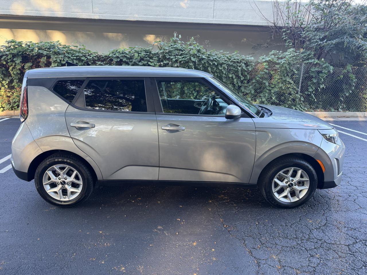 Used 2024 Kia Soul LX w/ Option Group 015 FWD image 4