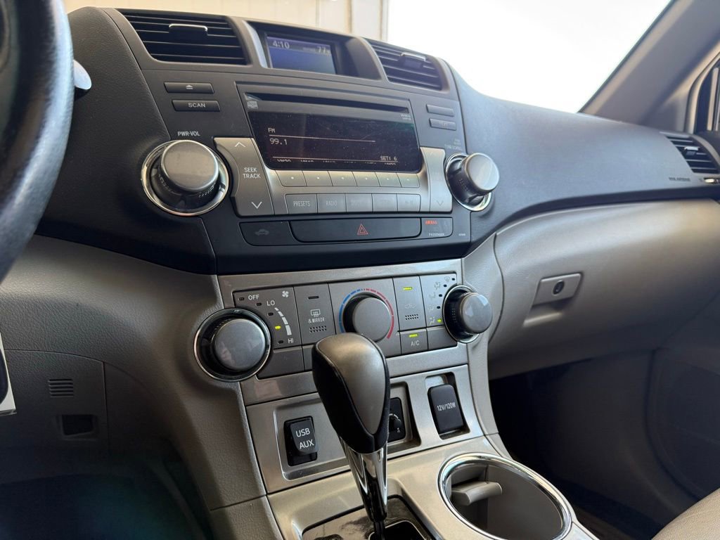 Used 2011 Toyota Highlander SE w/ Tow Pkg image 31